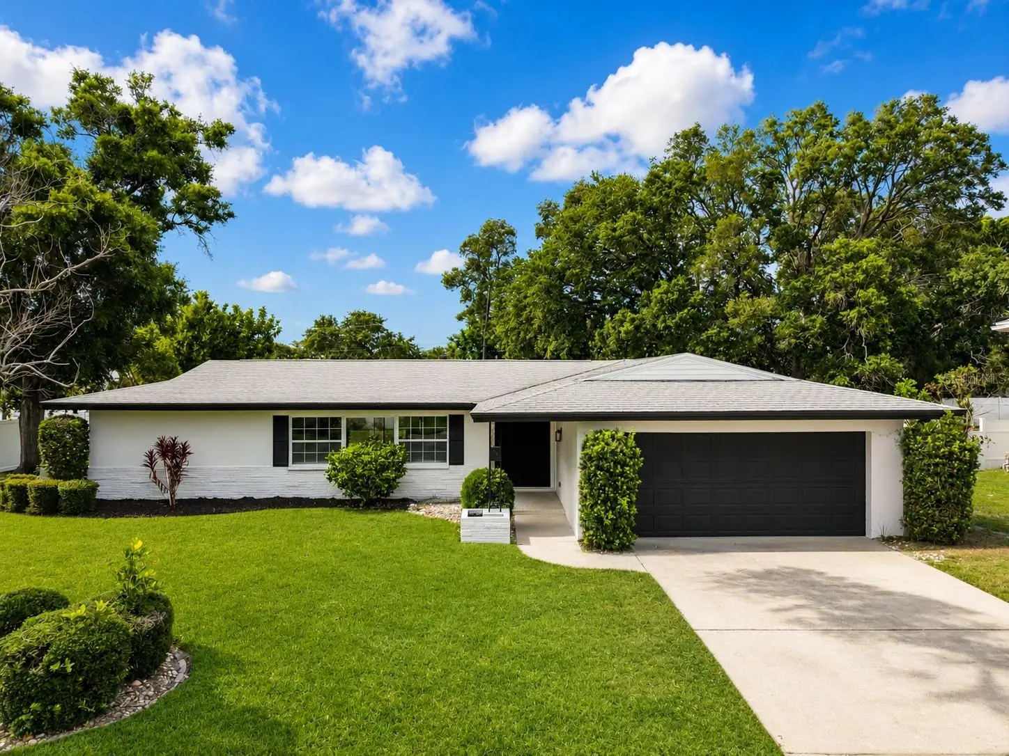 810 Allamanda Drive, FL