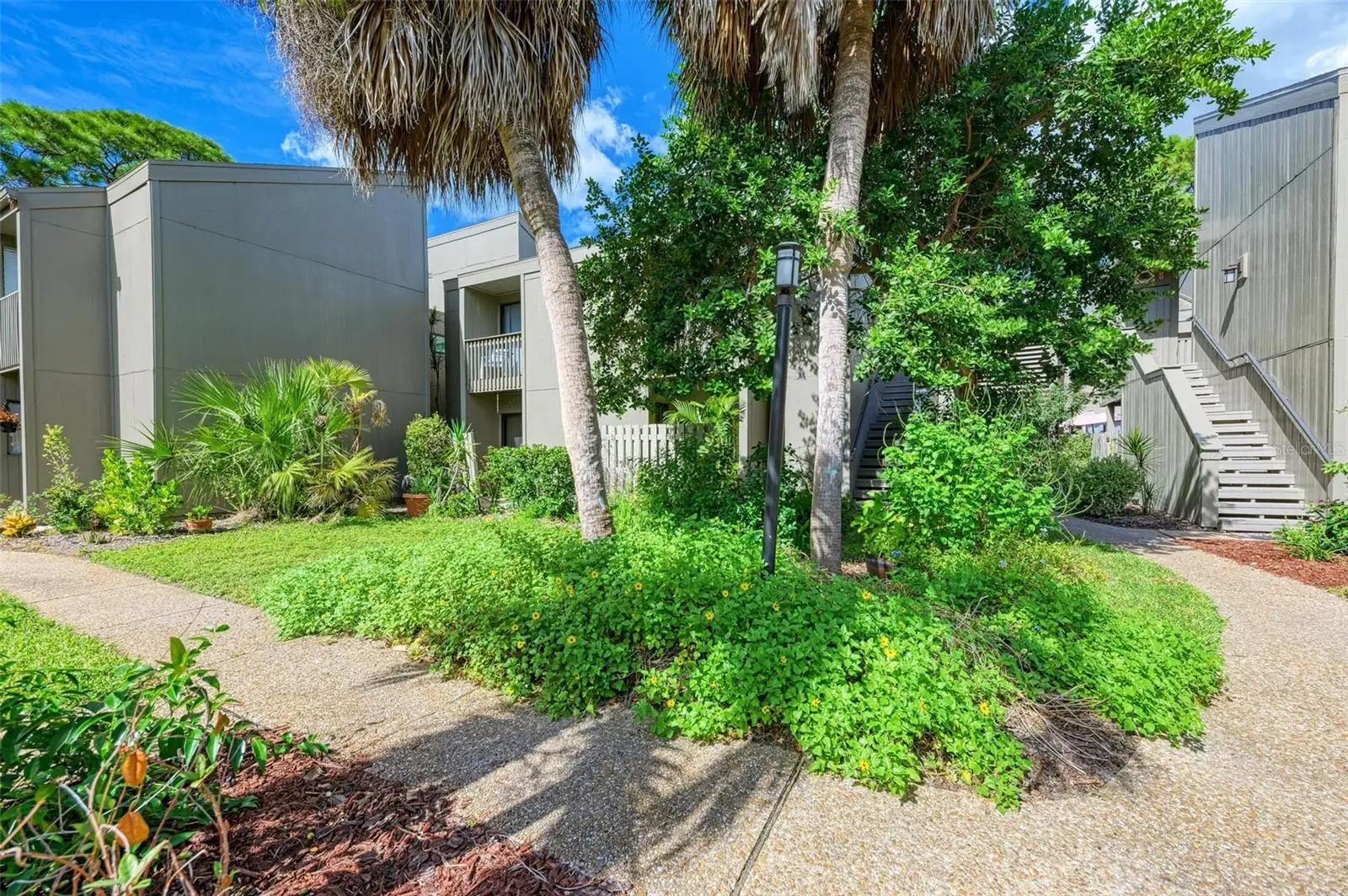 110 Woodland Place, FL