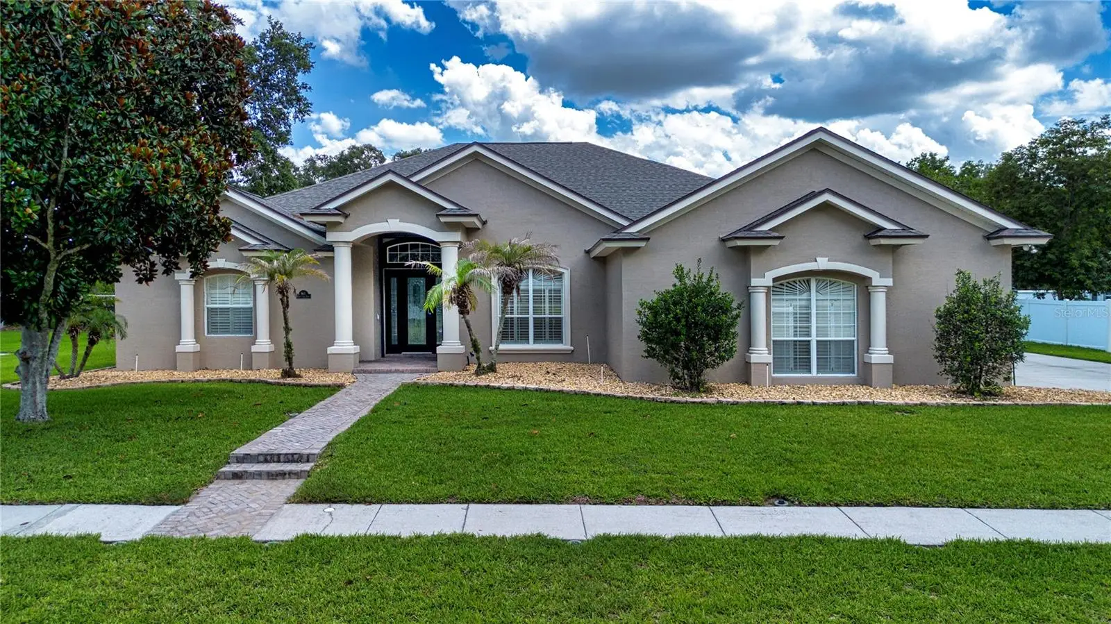 905 Square Lake Drive, FL