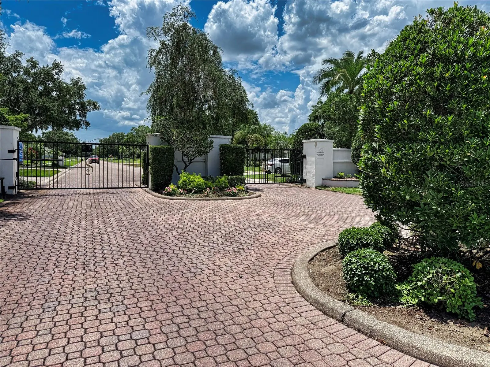 905 Square Lake Drive, FL