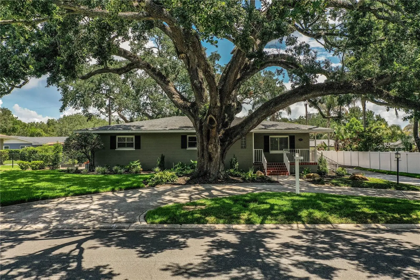 1522 Del Crest Place, FL