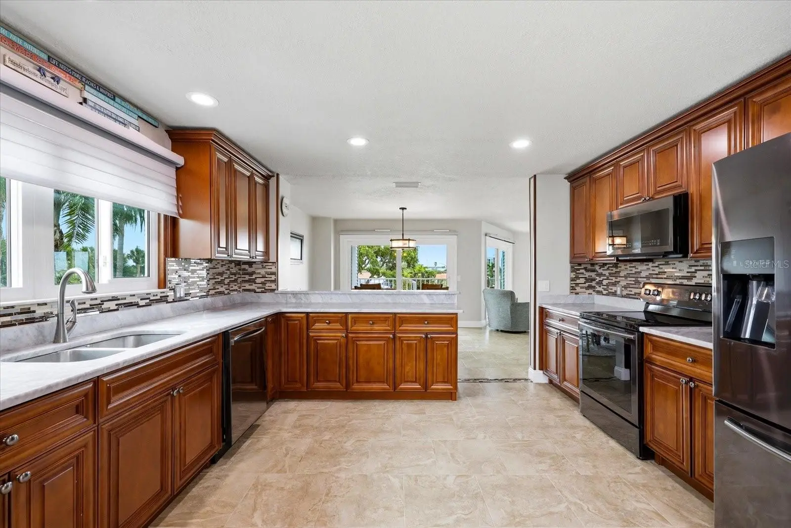 610 Island Way, FL