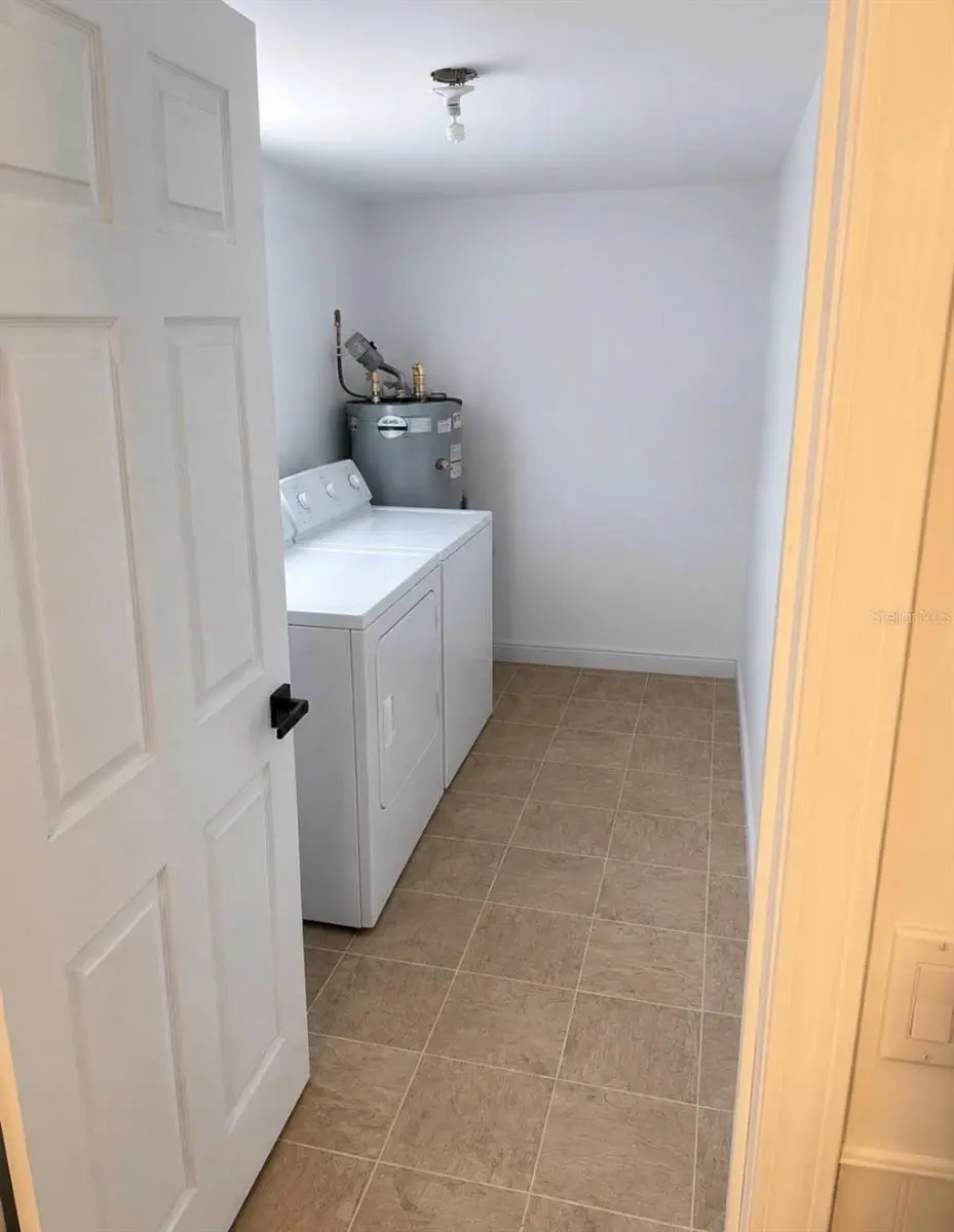 905 Avenue E, FL