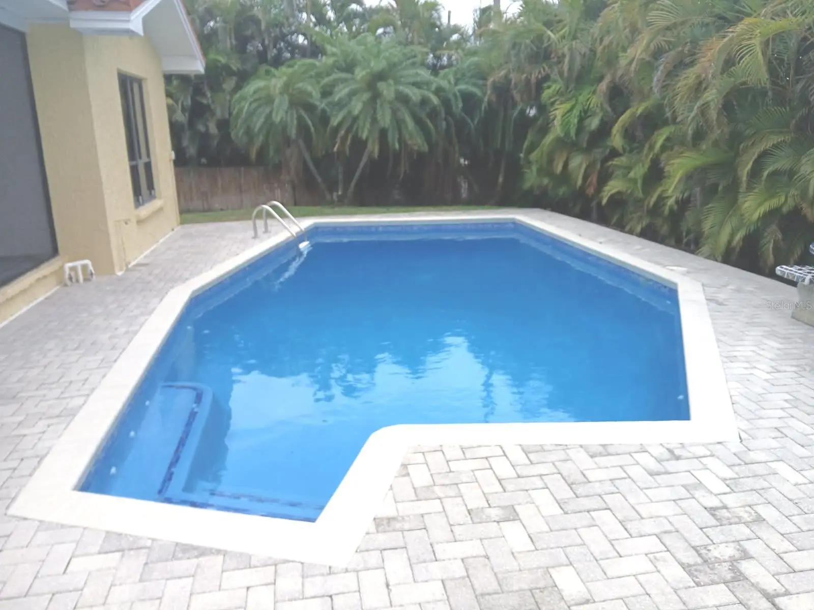 562 Johns Pass Avenue, FL