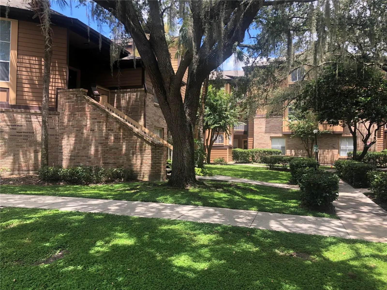486 Pin Oak Place, FL