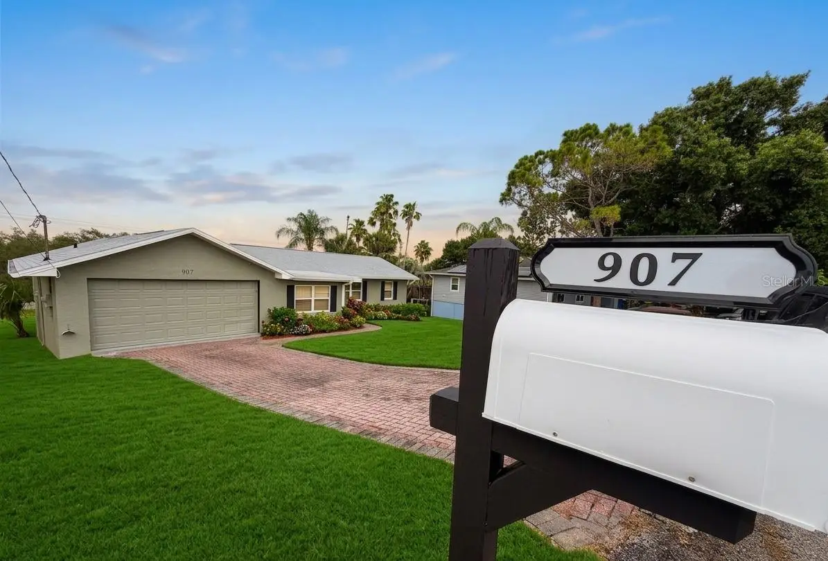 907 Valentina Drive, FL