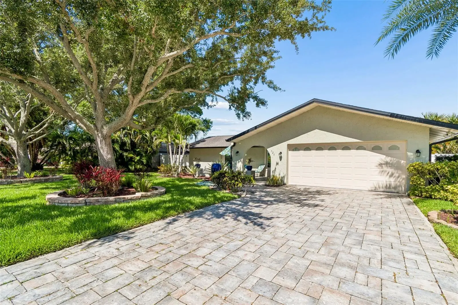725 Del Oro Drive, FL