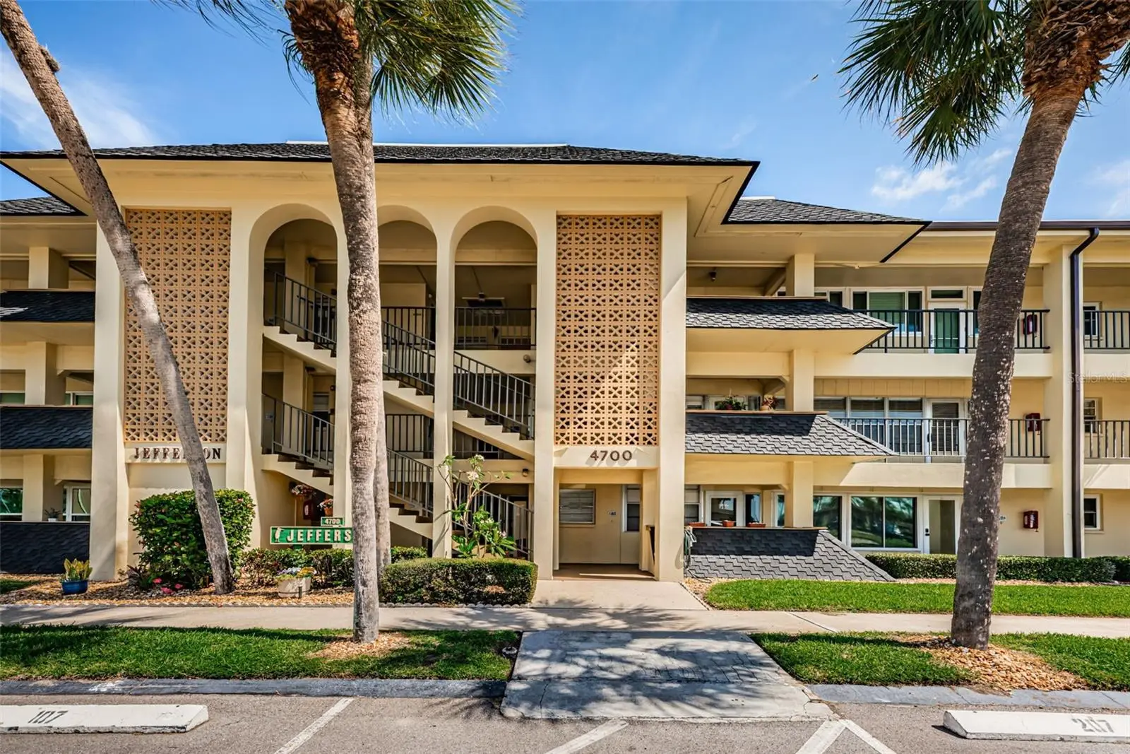 4700 Cove Circle, FL