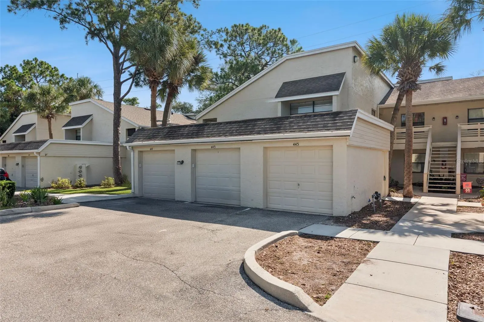 445 Netherwood Crescent, FL