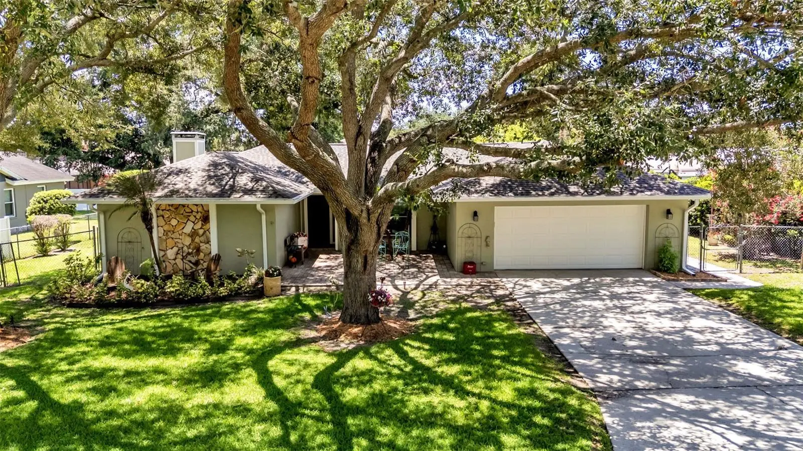 422 Willow Run, FL