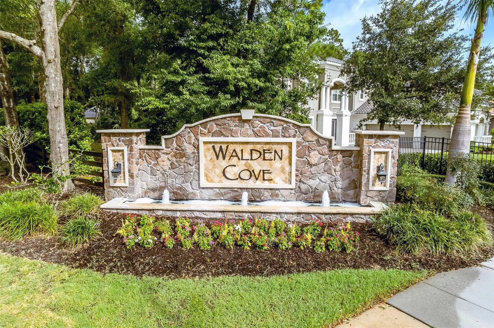 427 Blue Birch Court, FL
