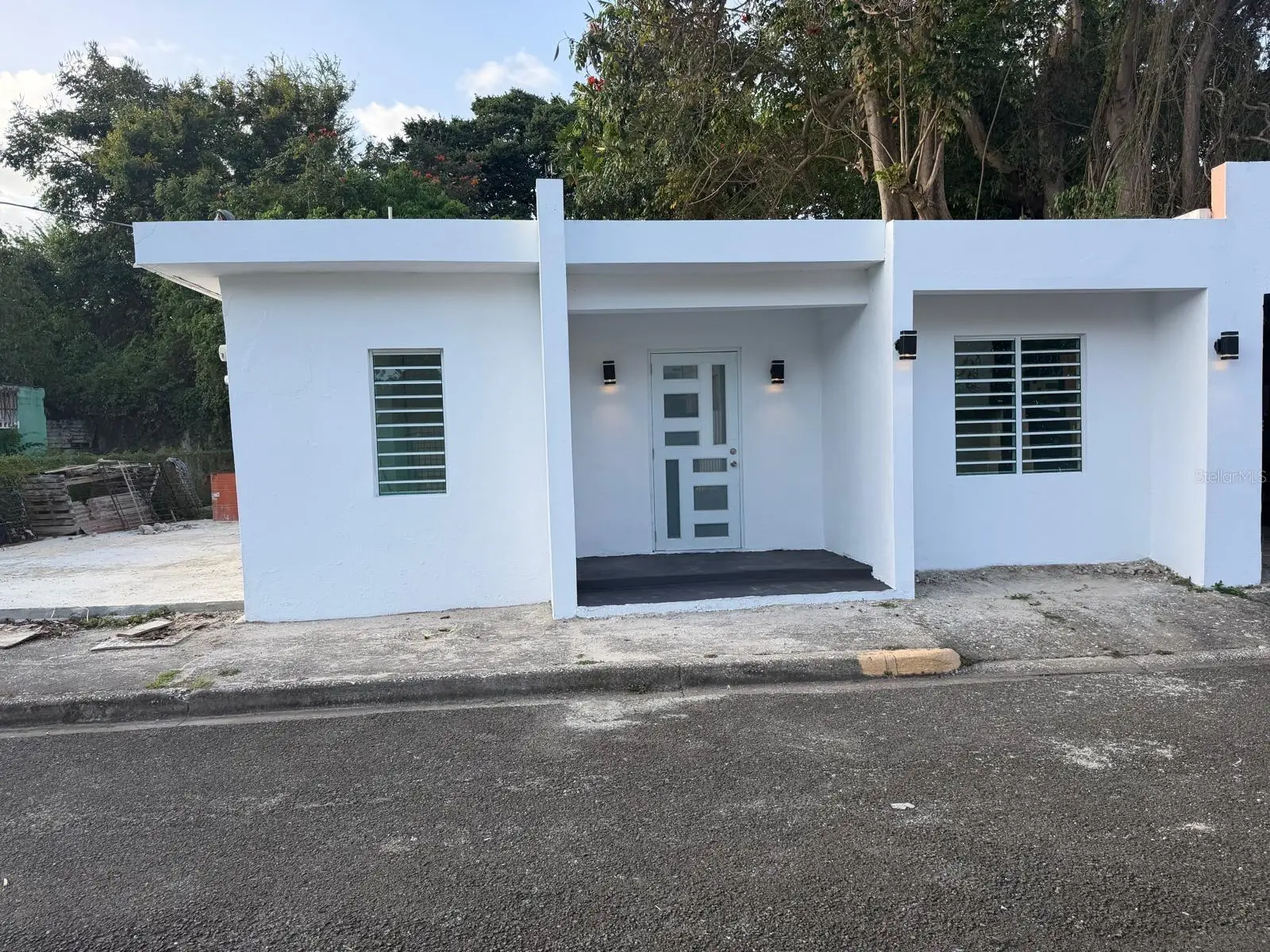122 Bade Perez St., PR
