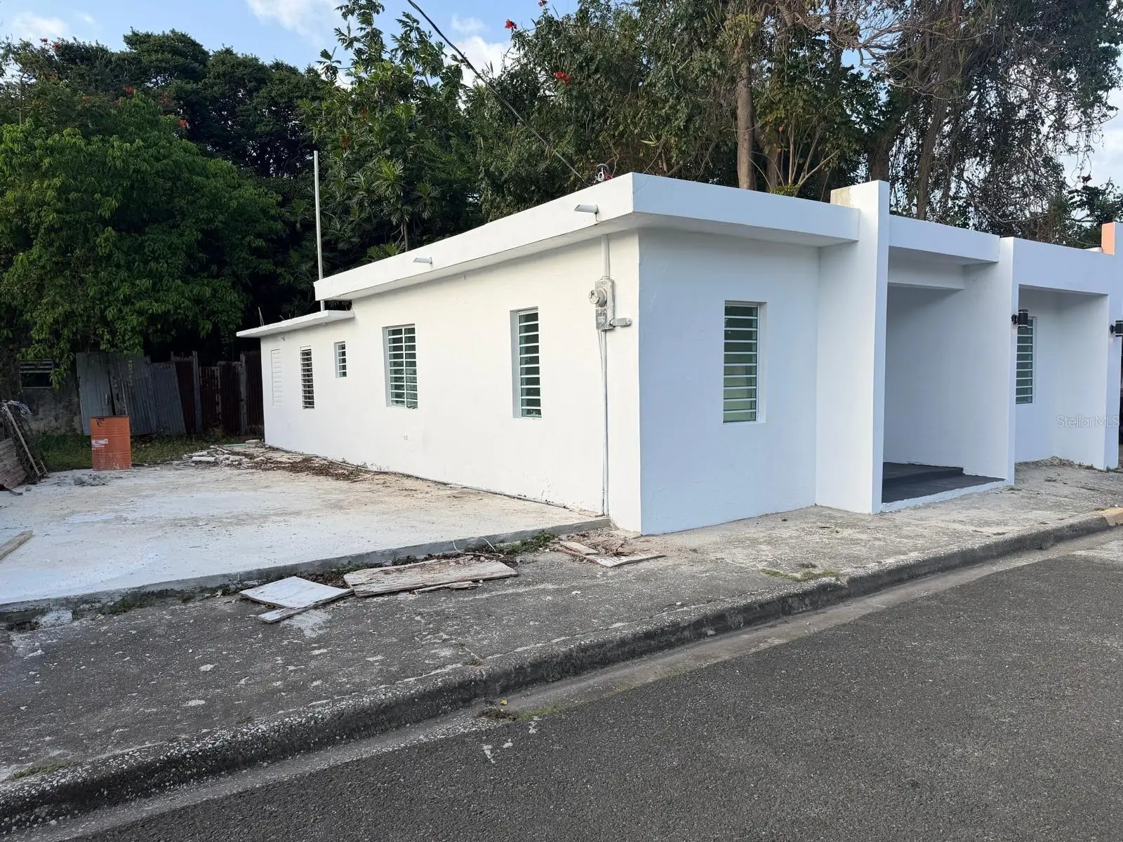 122 Bade Perez St., PR