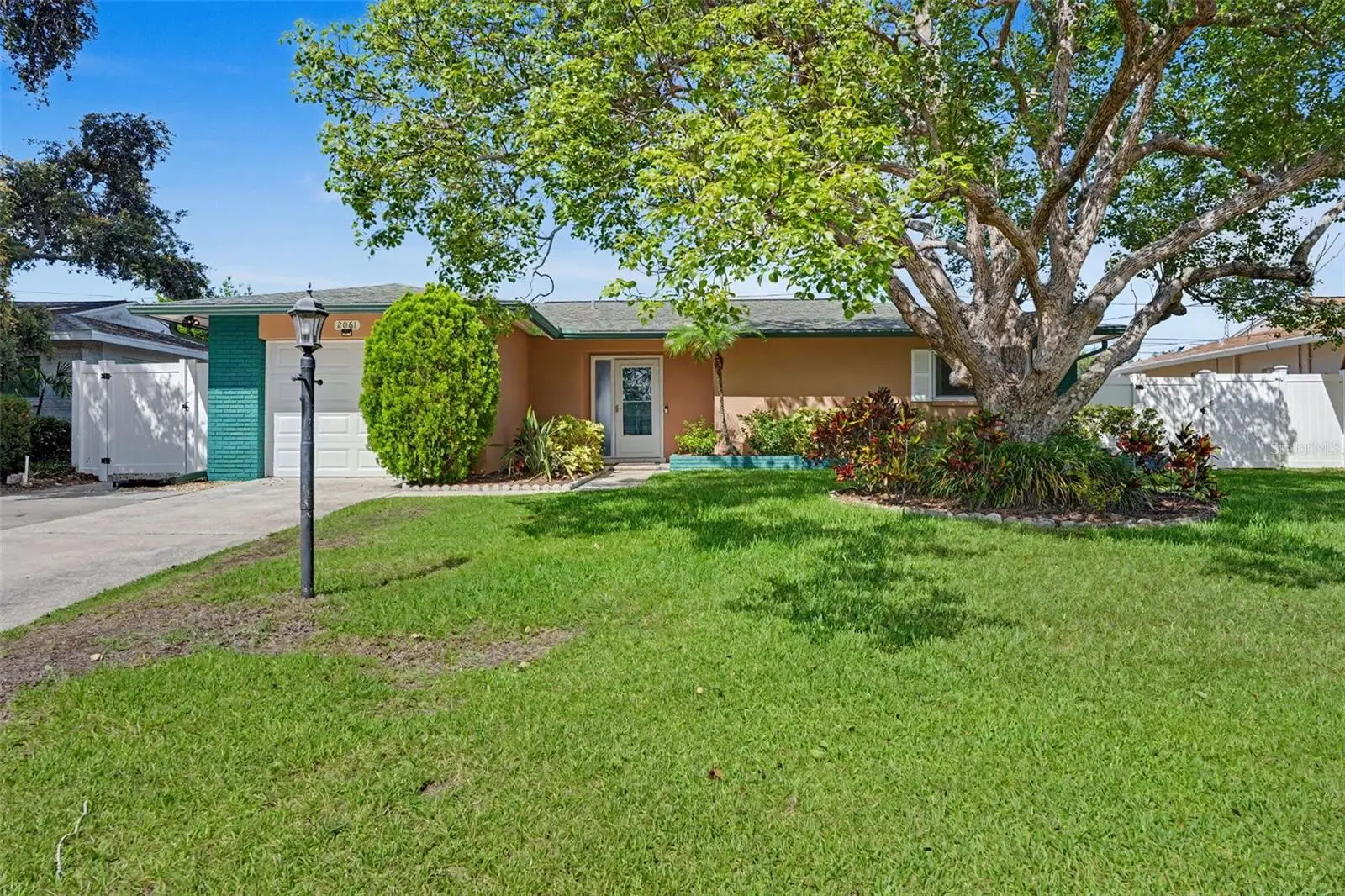 2061 Fair Oak Drive, FL