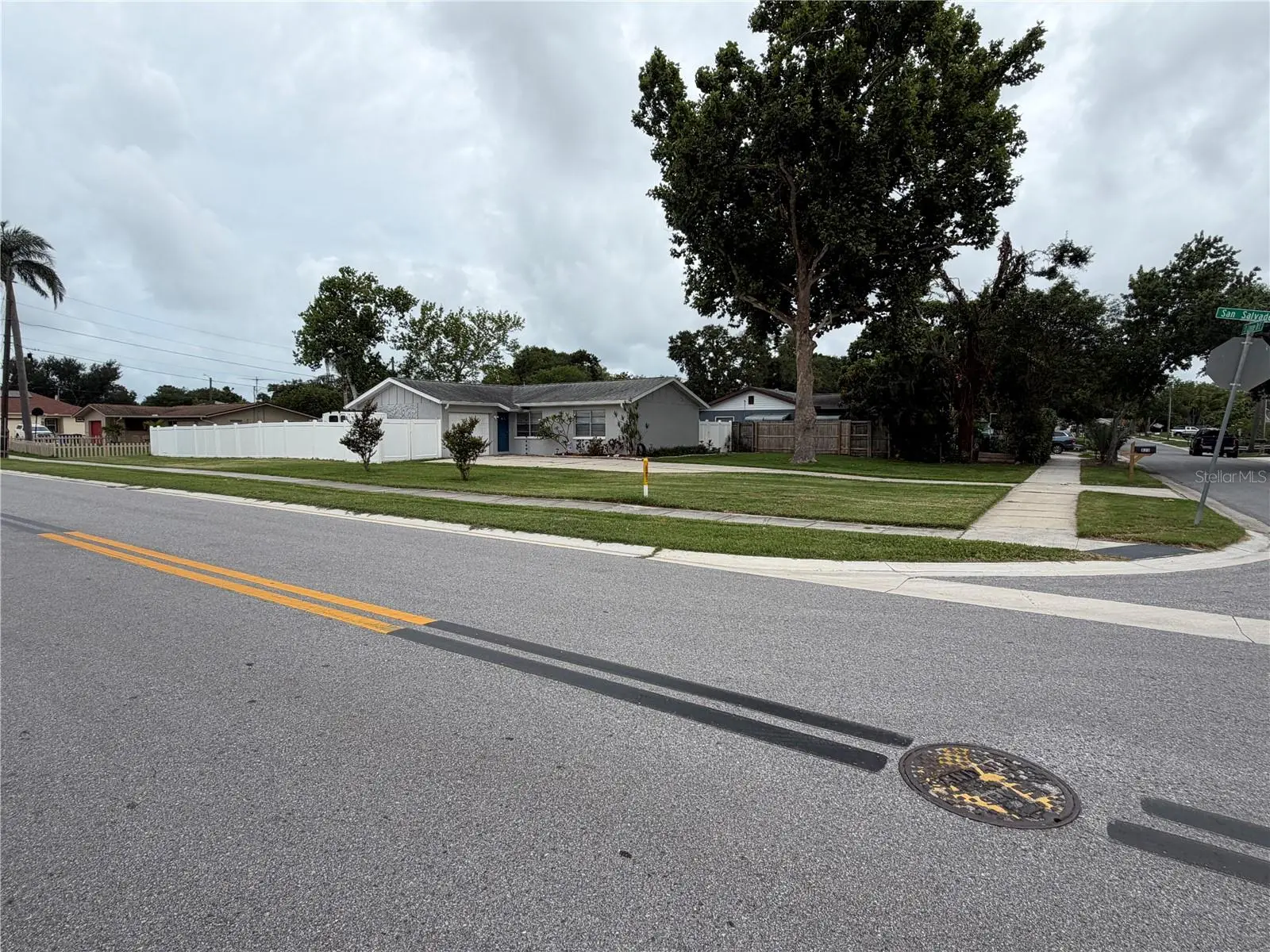 820 San Salvador Drive, FL