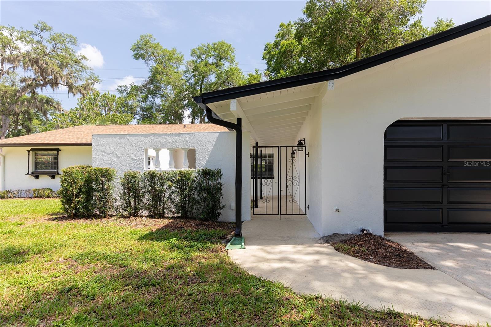 515 Tivoli Court, FL