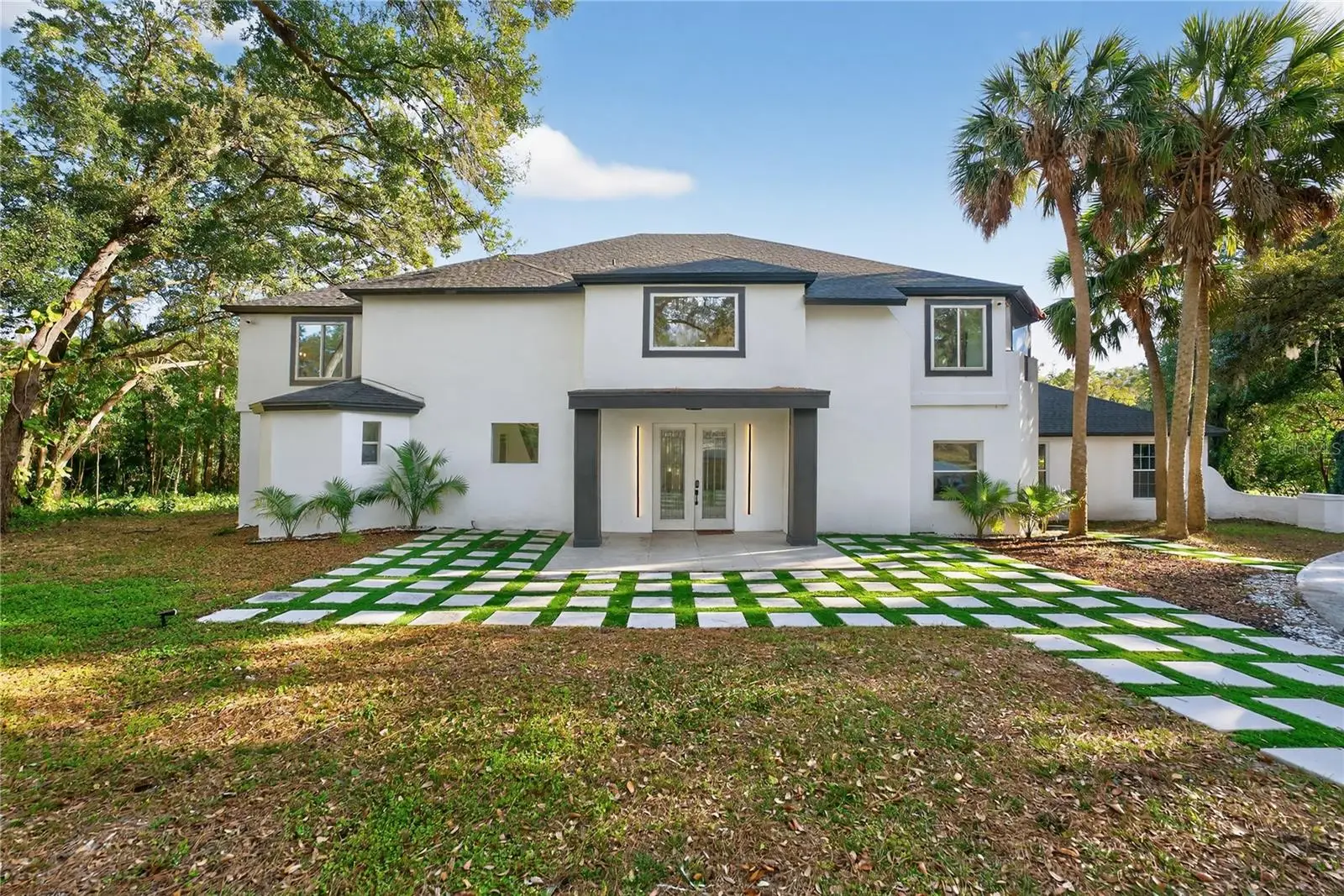 305 Sweetwater Club Circle, FL