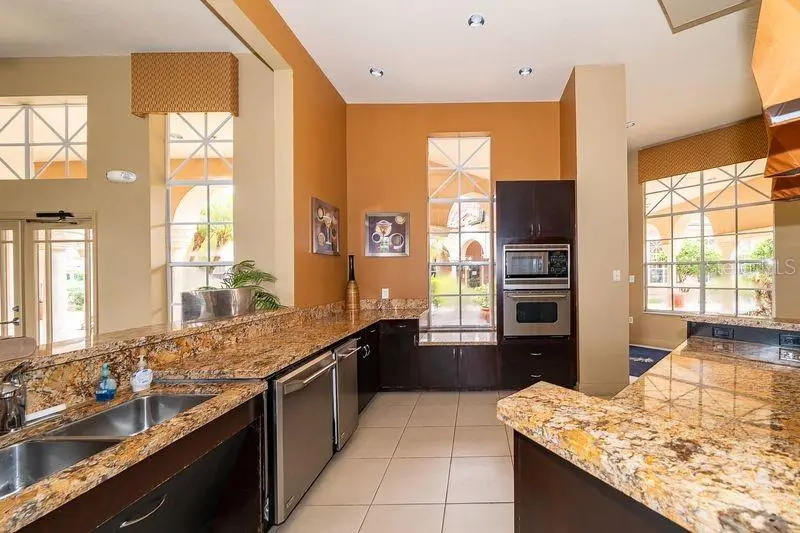 5518 Metrowest Boulevard, FL