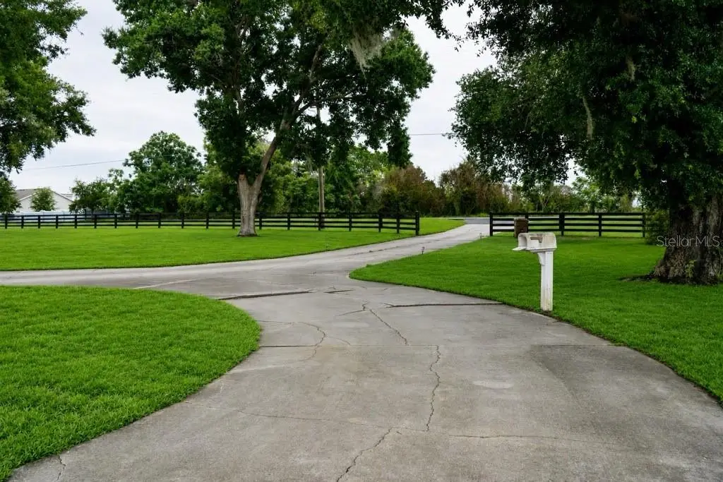 37180 County Road 452, FL
