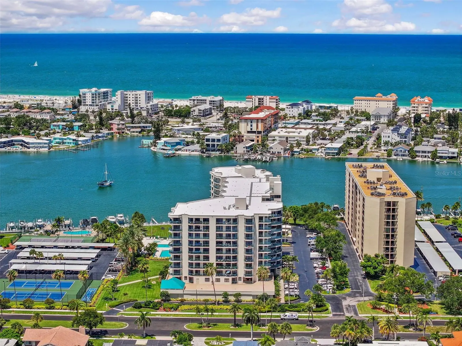 670 Island Way, FL