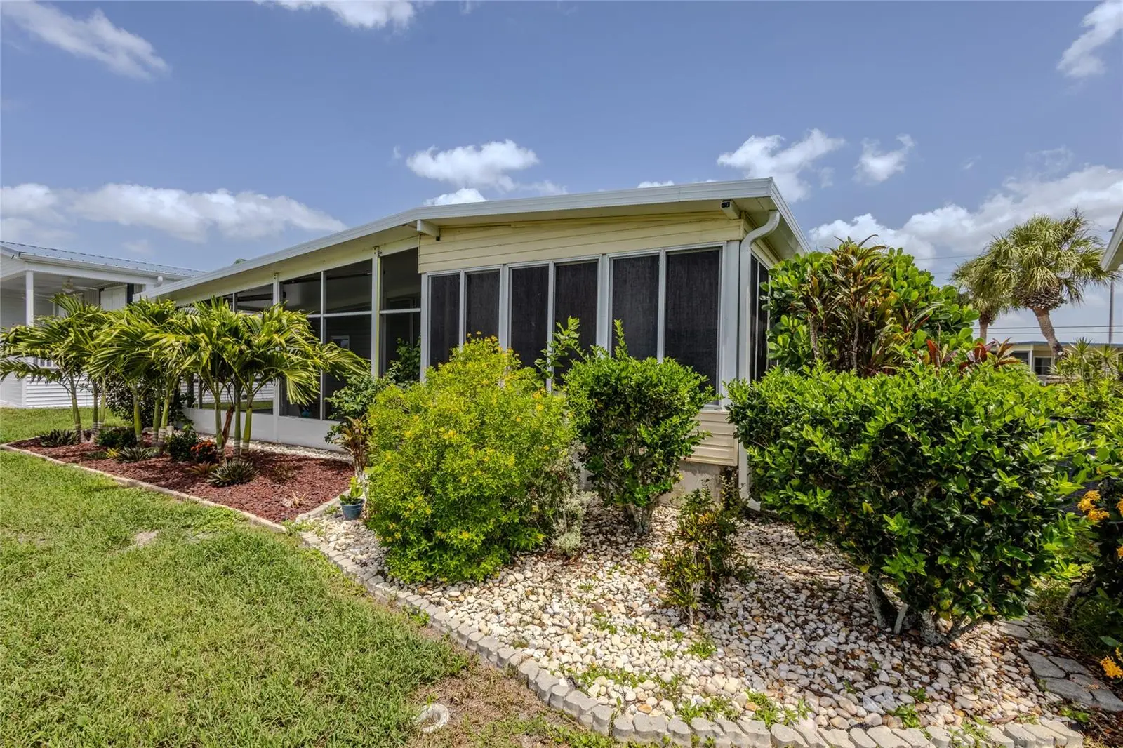 2100 Kings Highway, FL