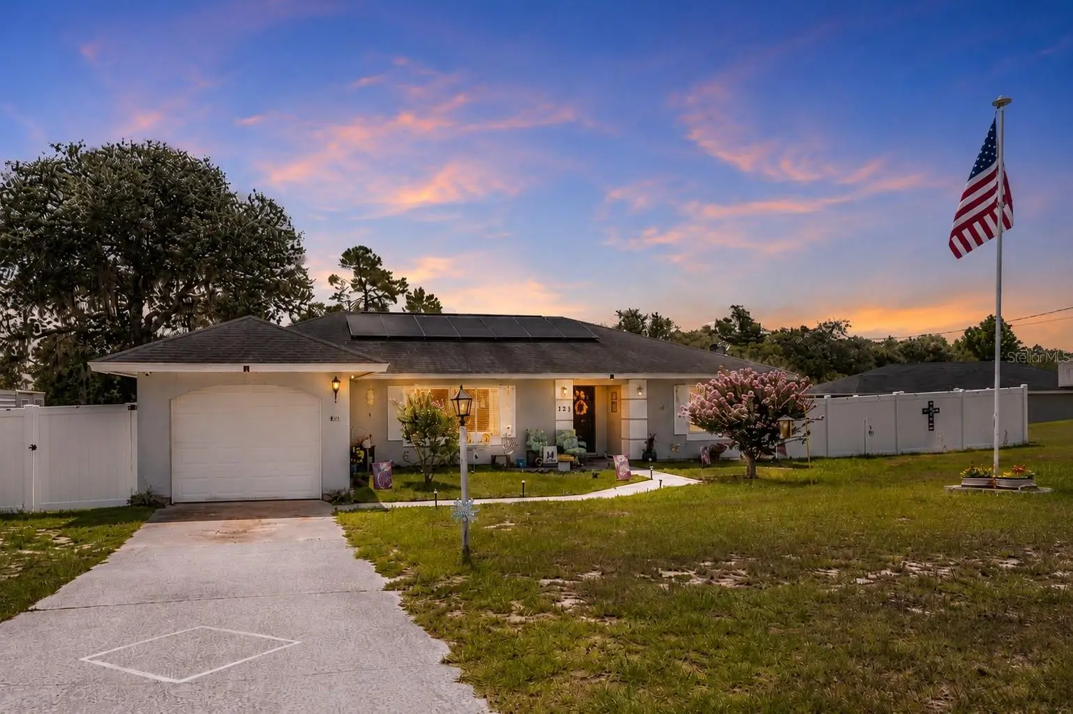 124 Oak Circle, FL