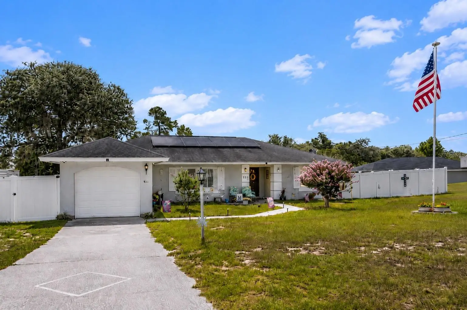 124 Oak Circle, FL