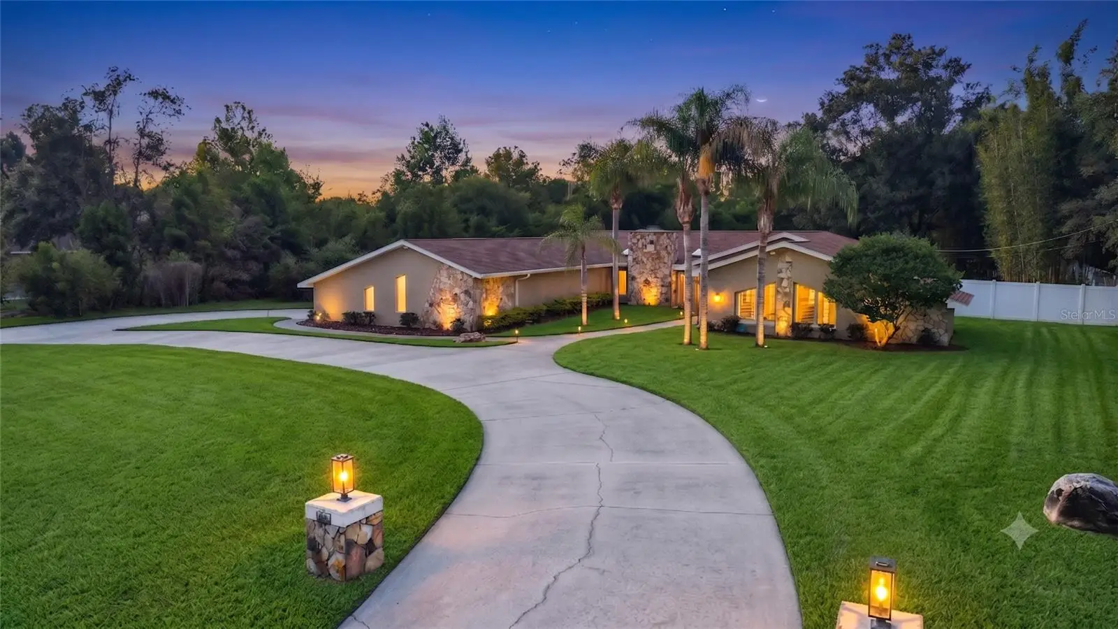 7487 River Country Drive, FL
