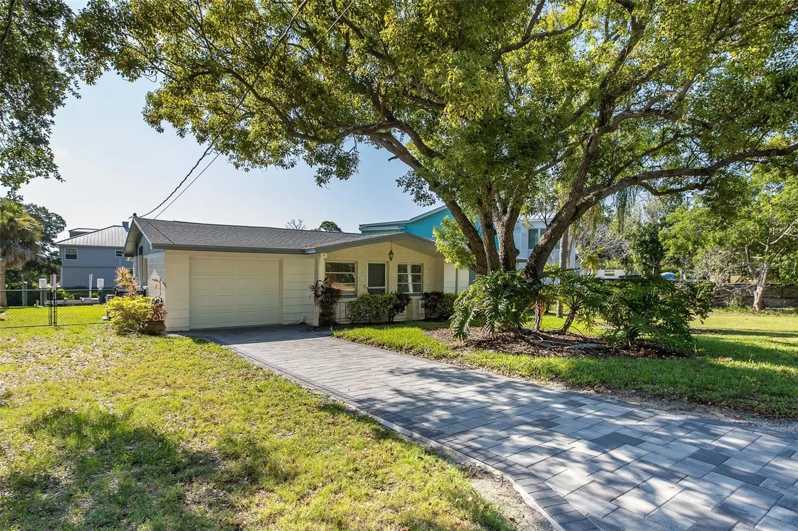 3318 Pineview Drive, FL