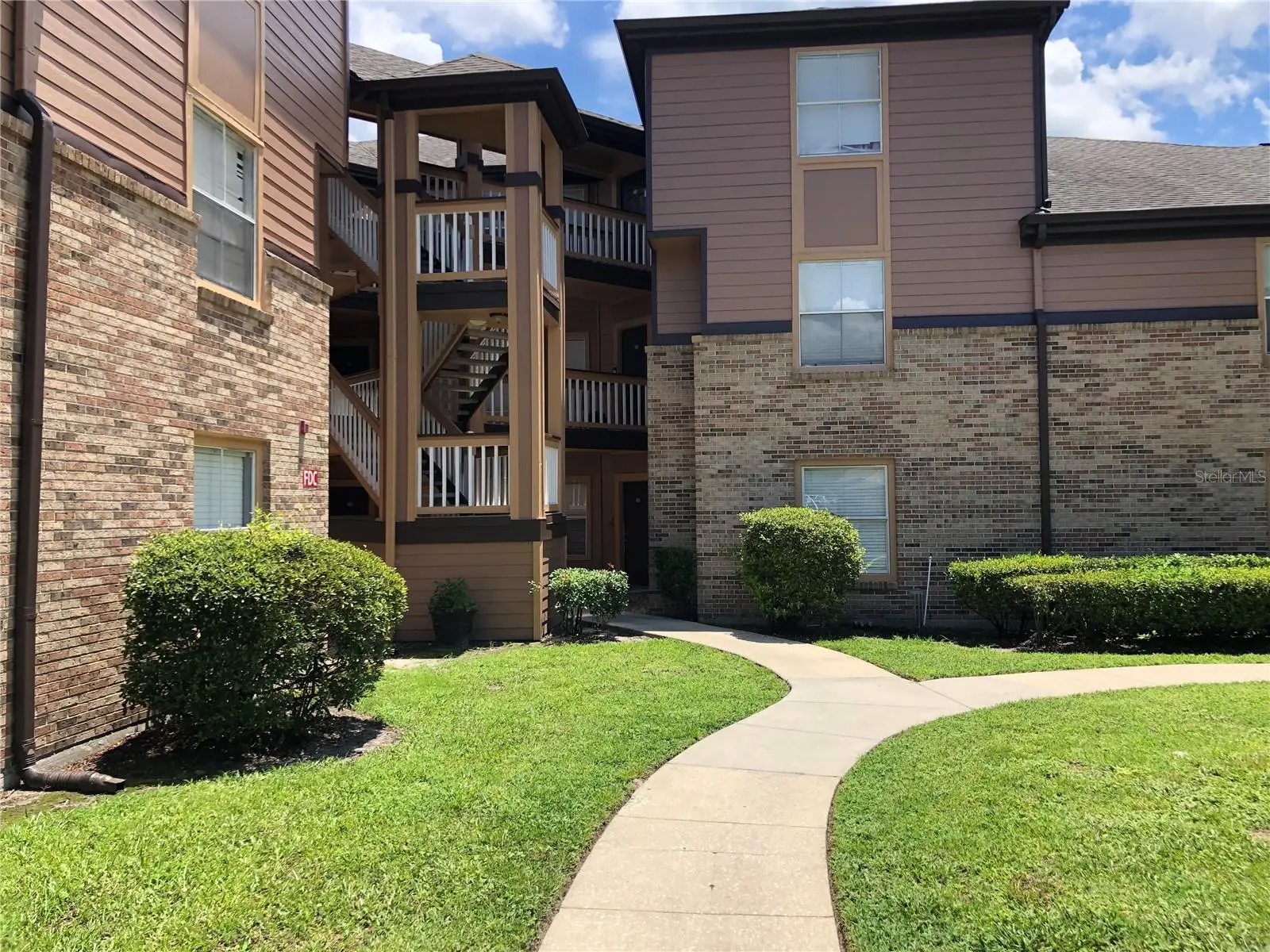 498 Pin Oak Place, FL