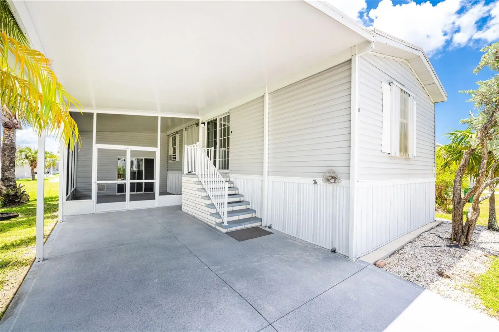 10 Holland Drive, FL