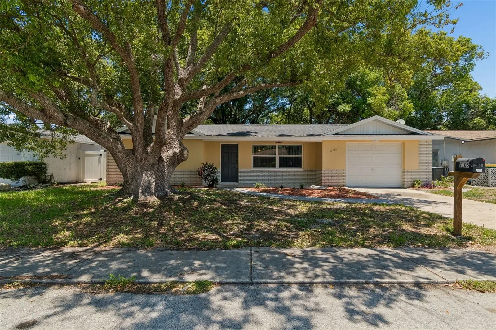 7105 Oakshire Drive, FL