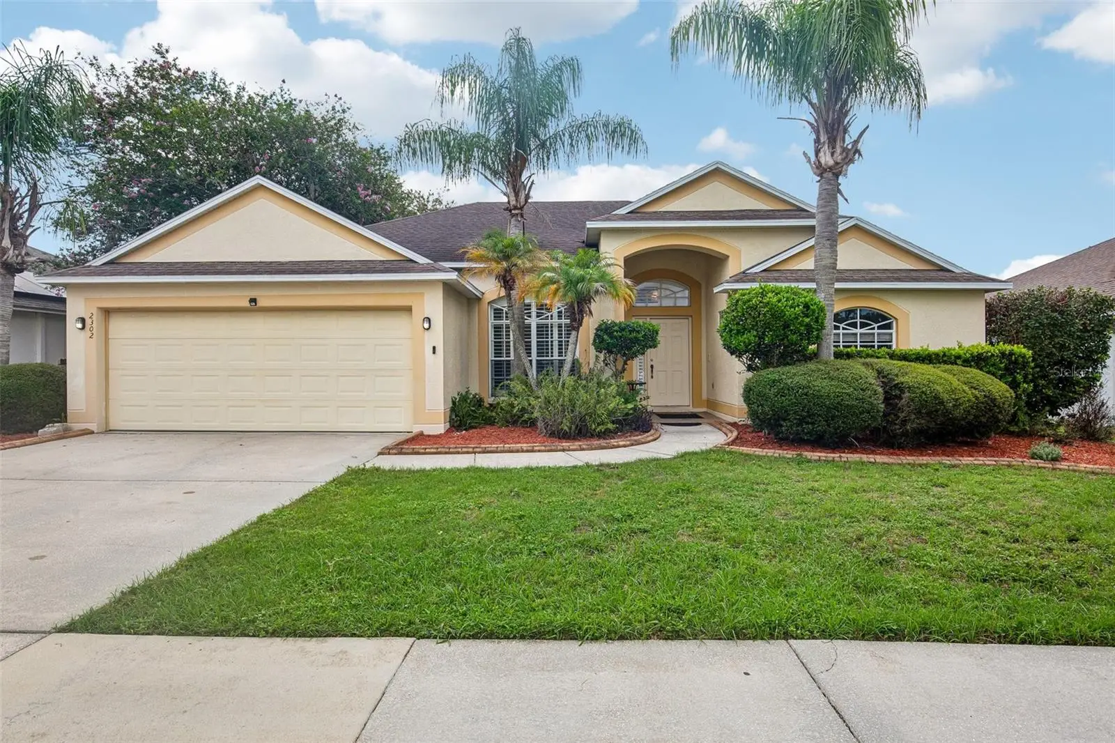 2302 Towering Oaks Circle, FL