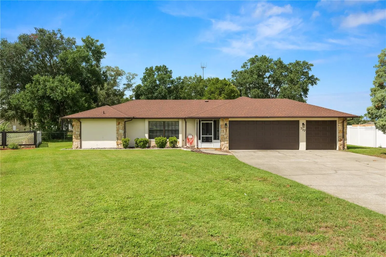 717 Cedar Knoll Drive, FL