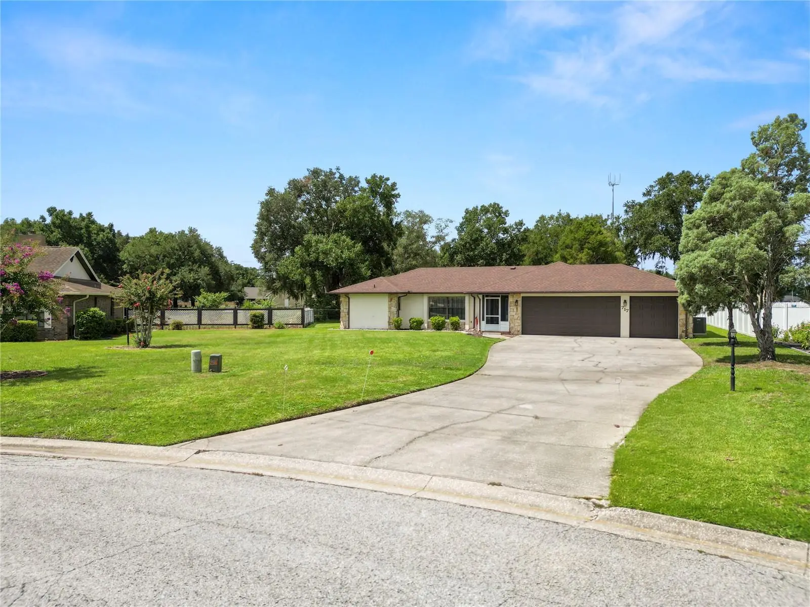 717 Cedar Knoll Drive, FL