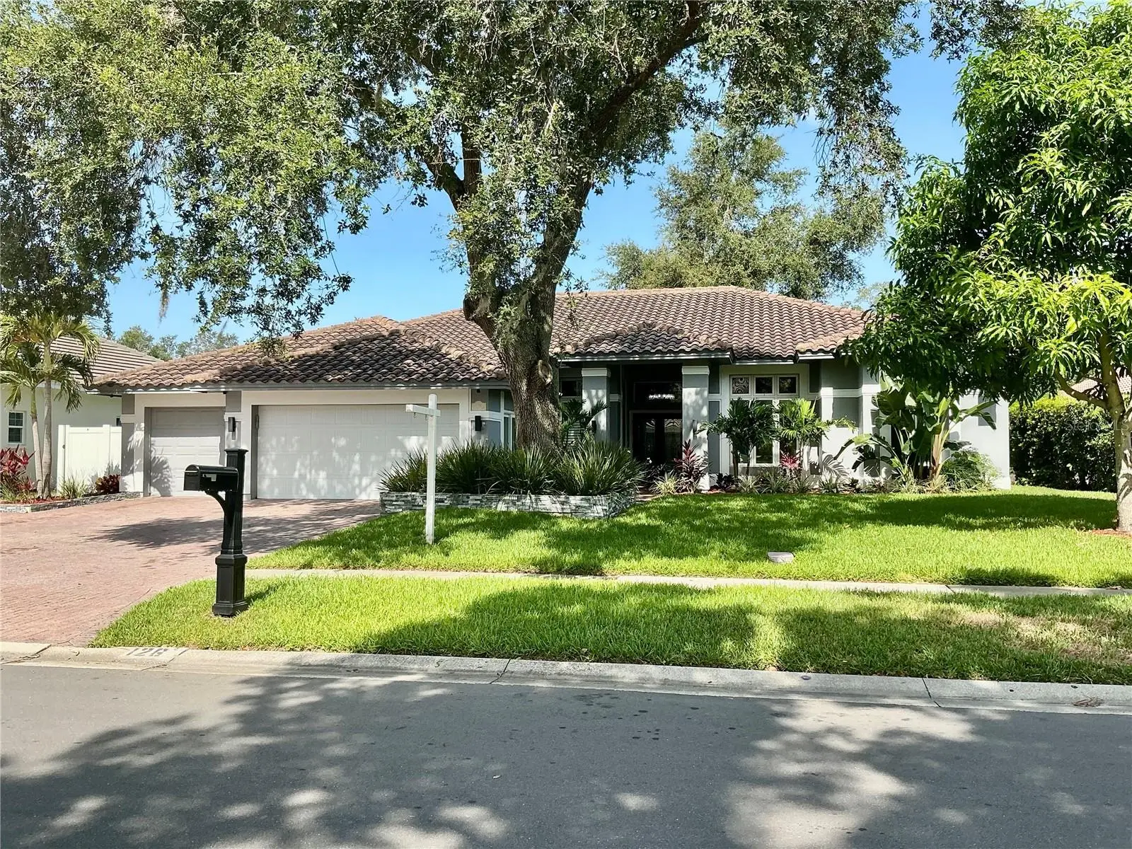126 Old Oak Circle, FL