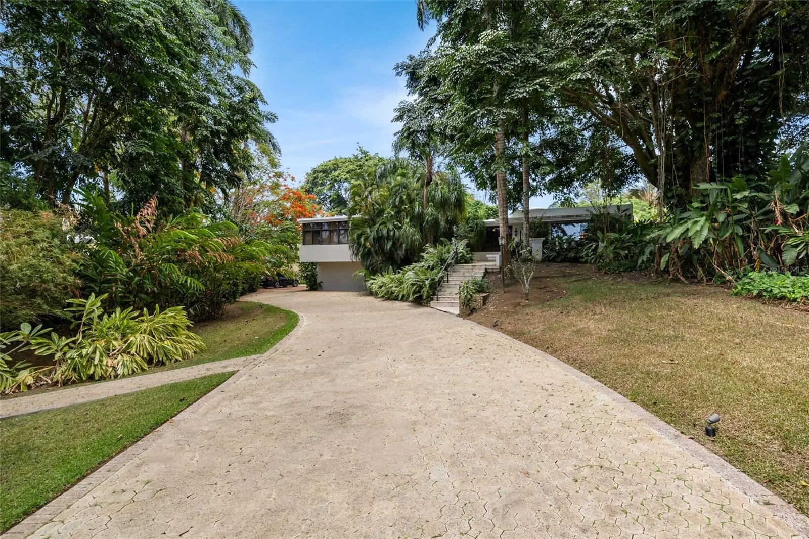 1841 Begonia St, Santa Maria, PR