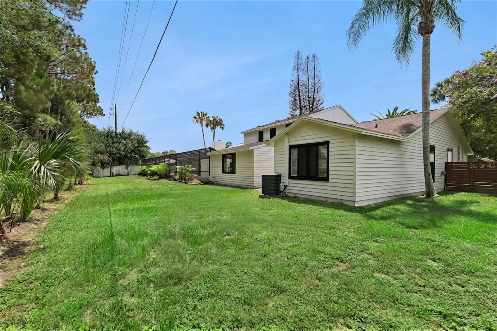 537 Pelican Bay Drive, FL