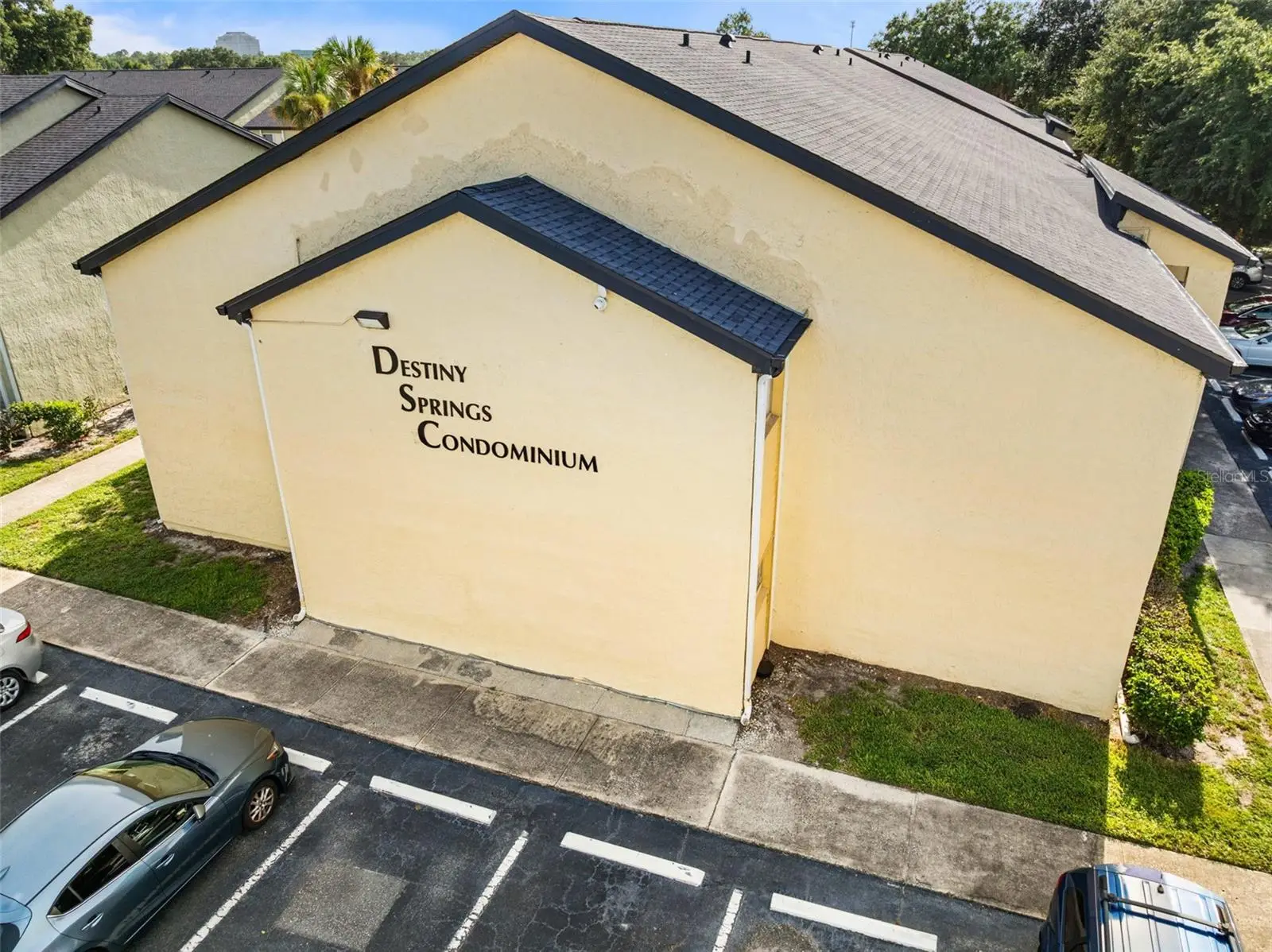910 Lake Destiny Road, FL