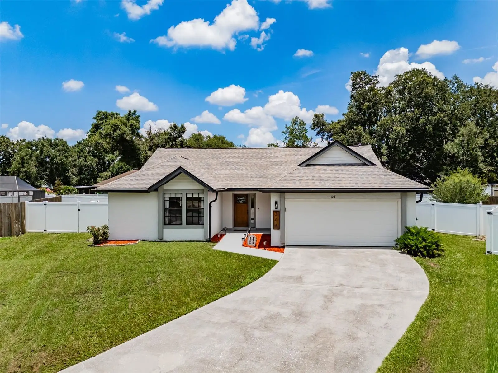 304 Scarlet Oak Court, FL