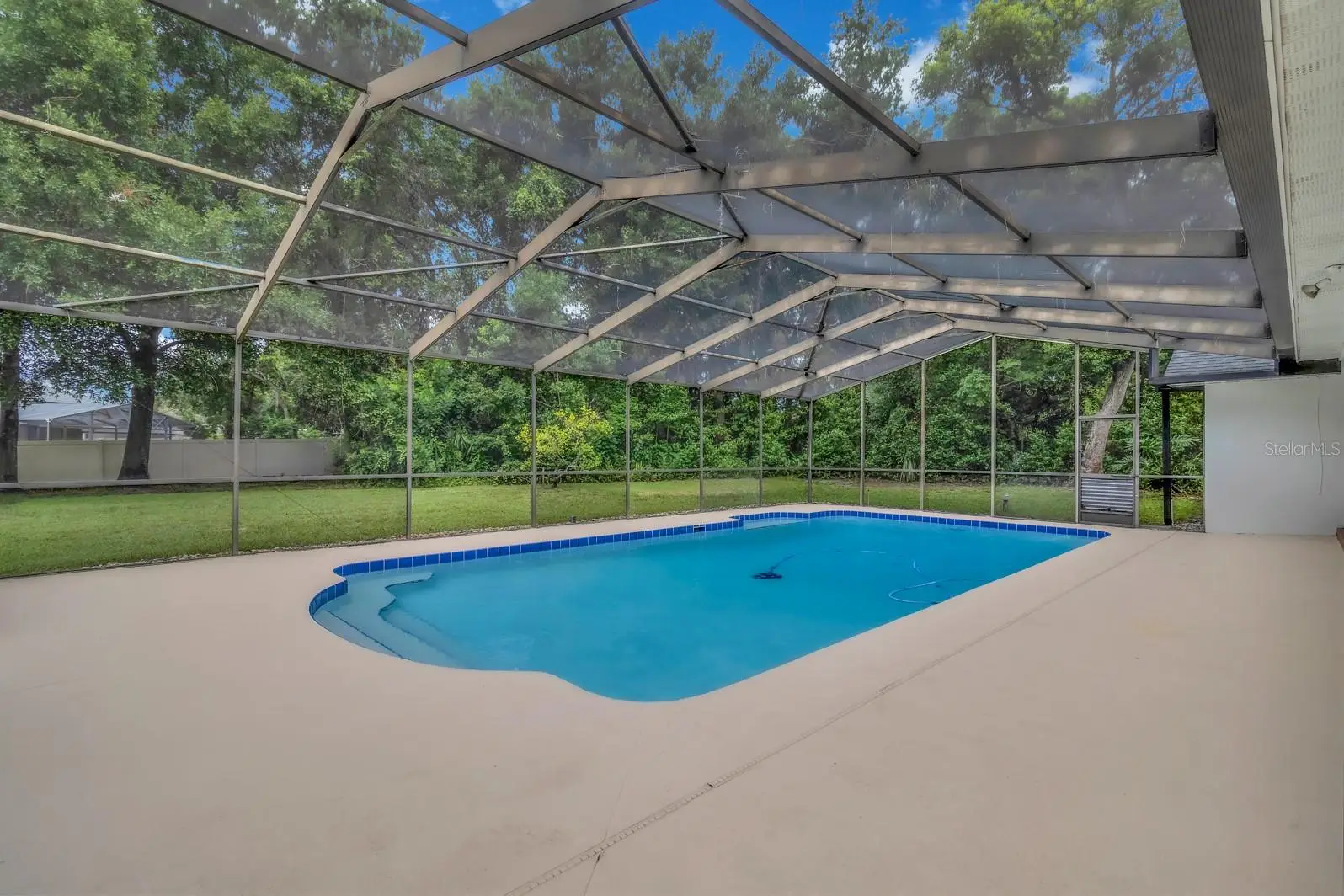 112 Forest Park Court, FL