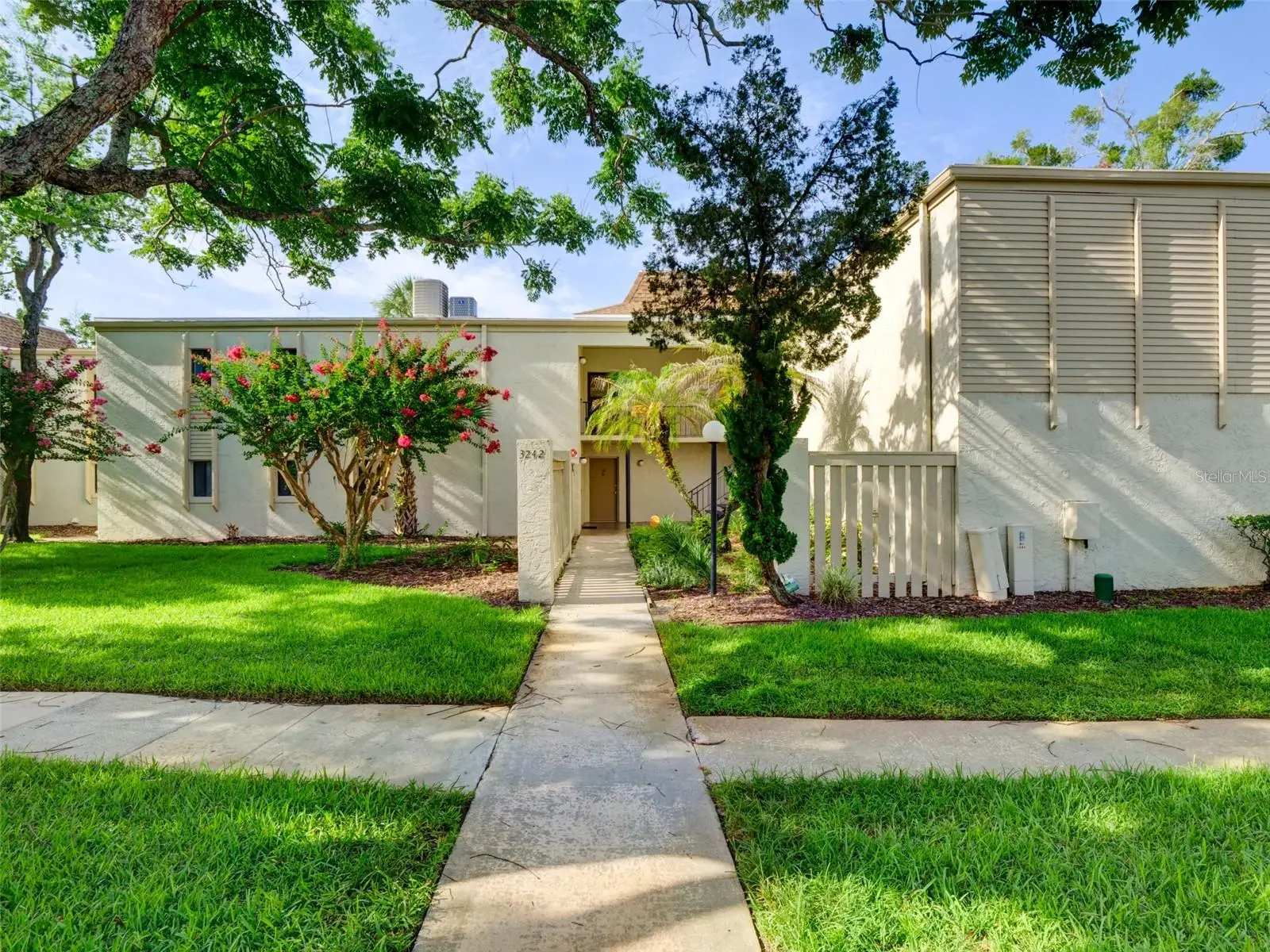 3242 Semoran Boulevard, FL
