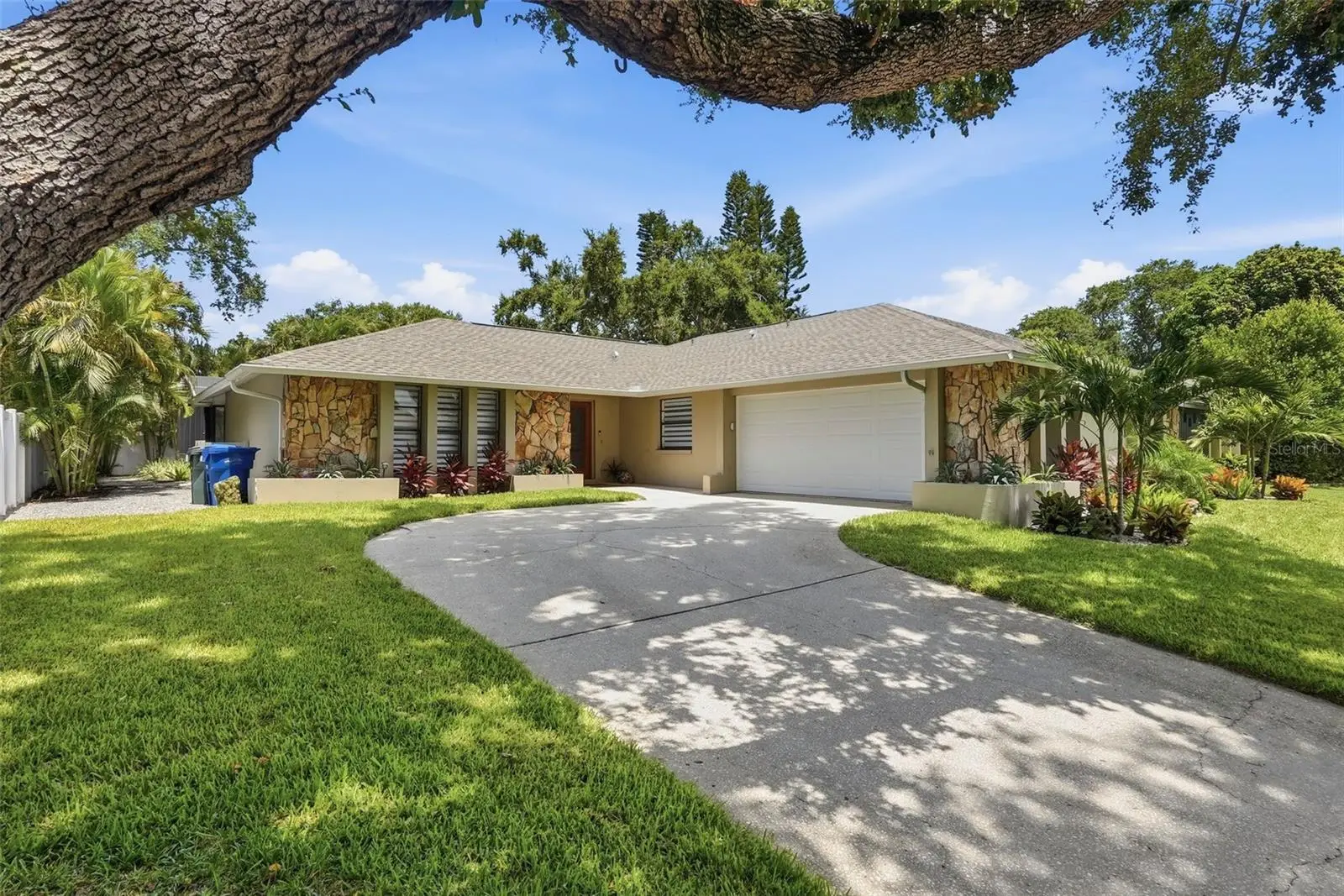 707 Knollwood Drive, FL