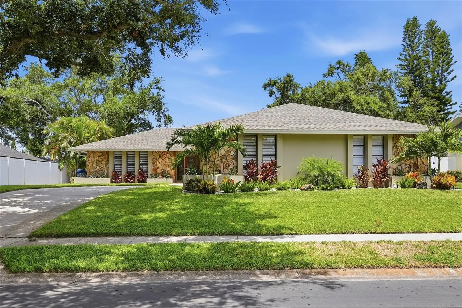 707 Knollwood Drive, FL