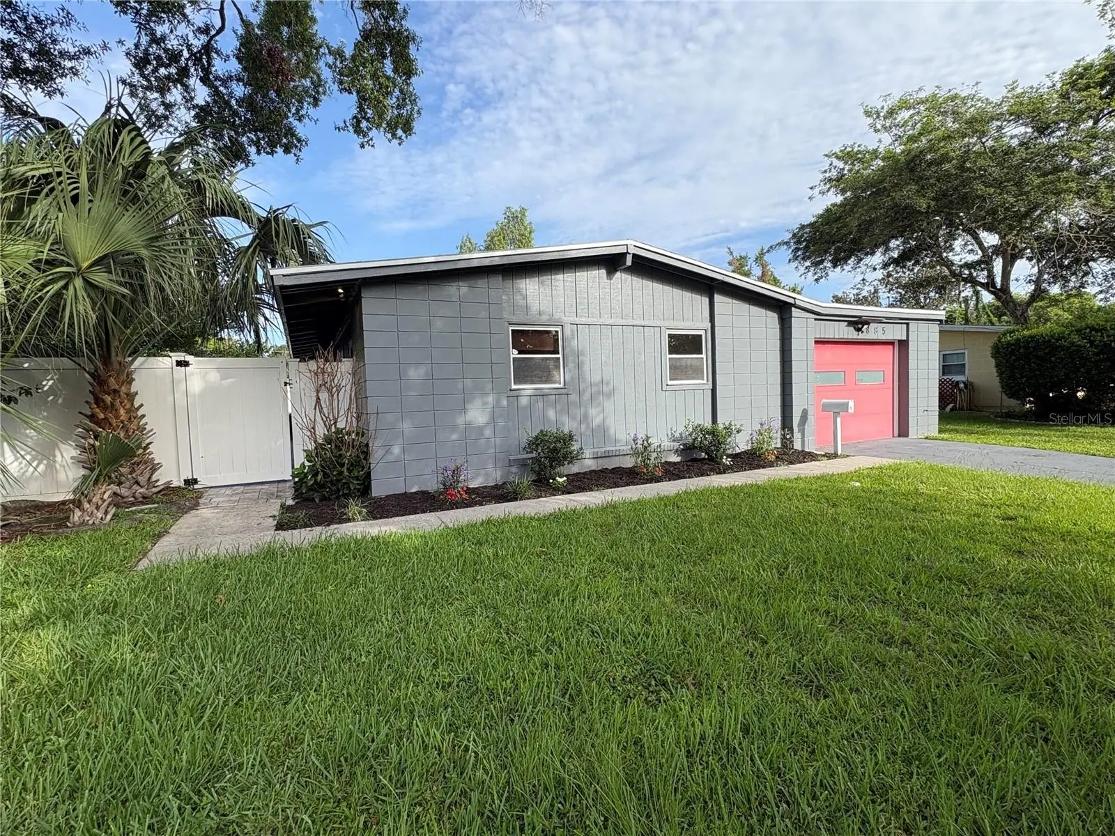 885 Carnation Drive, FL