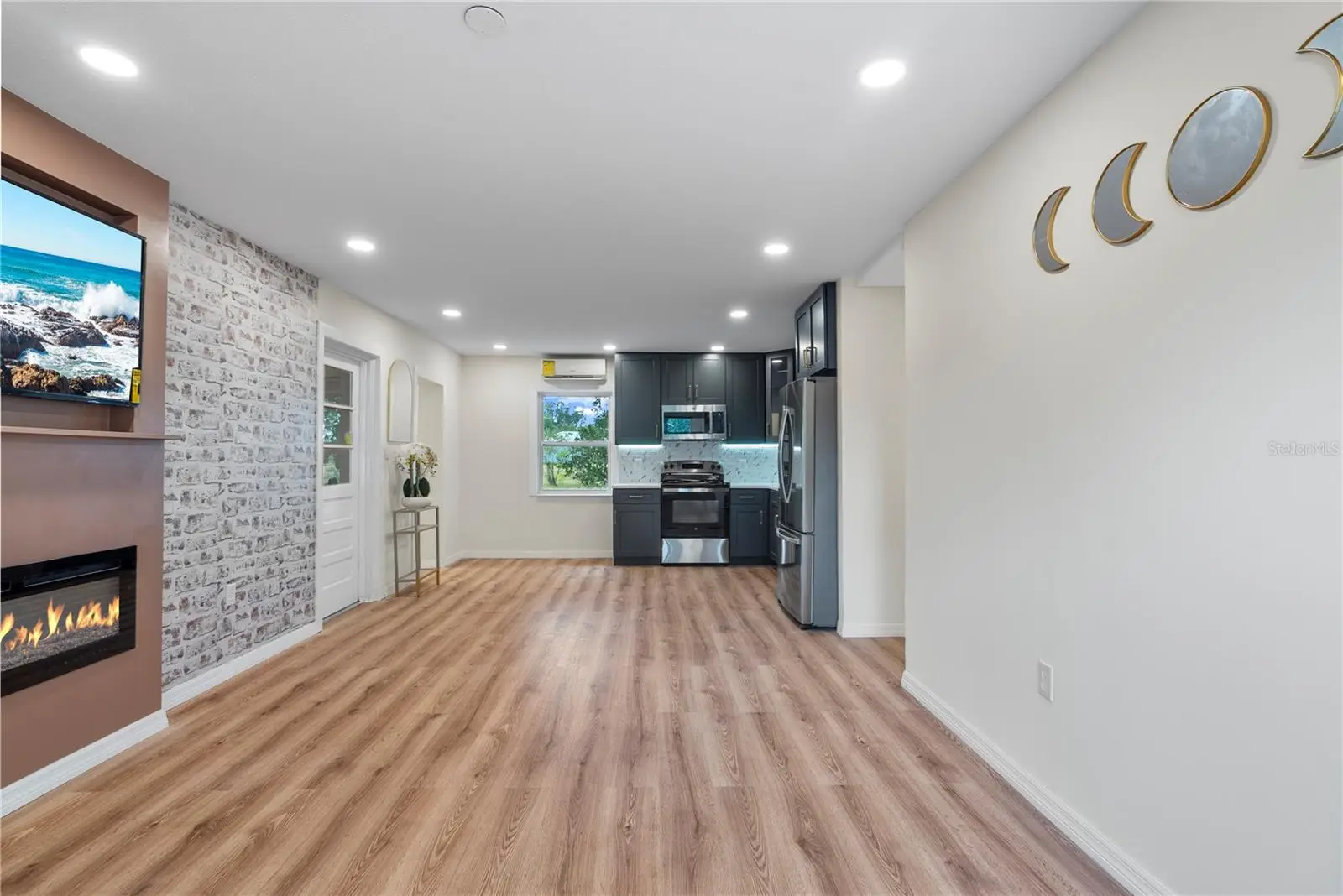 607 Walnut Drive, FL