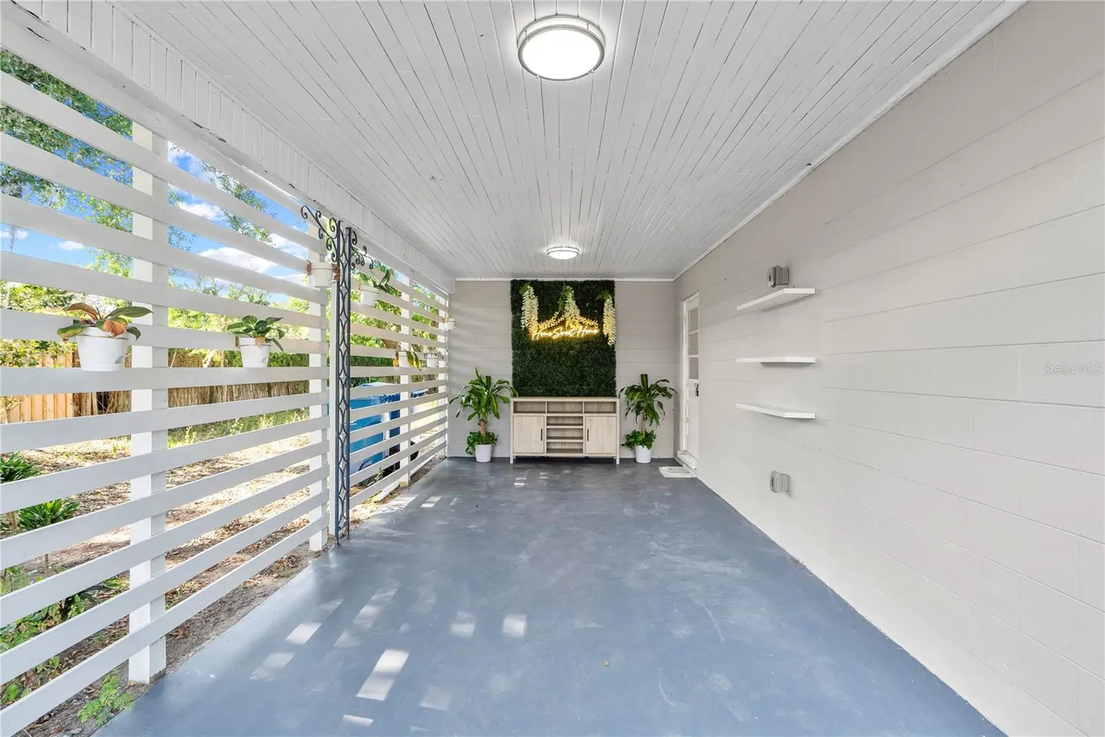 607 Walnut Drive, FL
