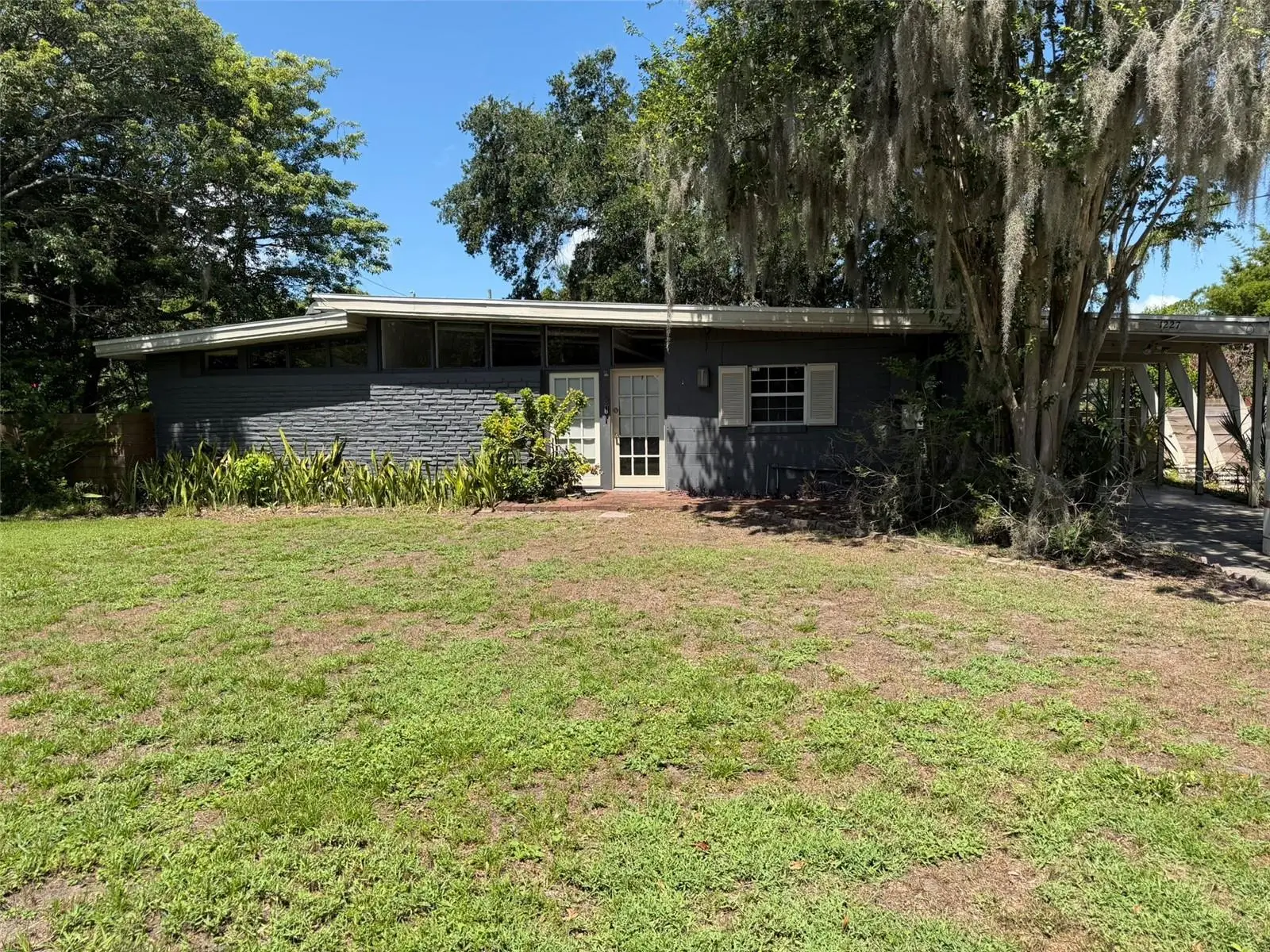 1227 Country Club Drive, FL