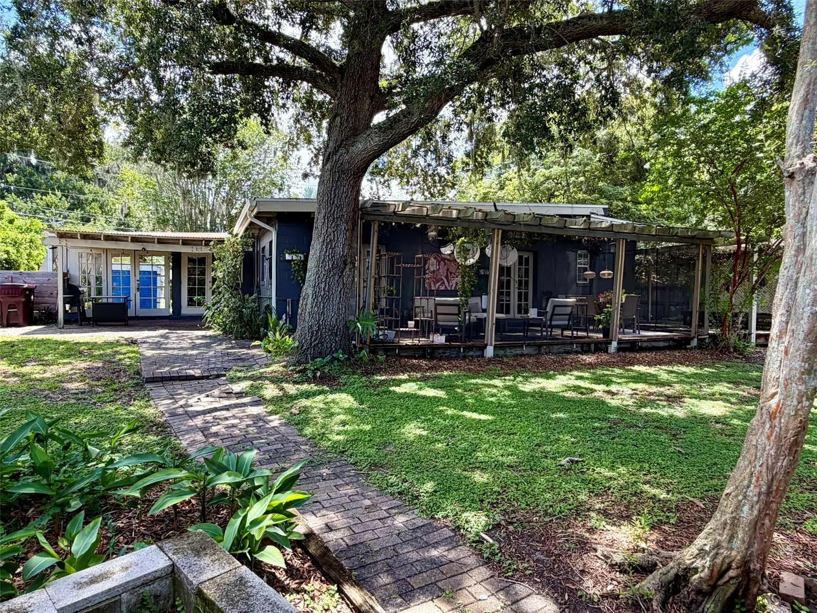 1227 Country Club Drive, FL