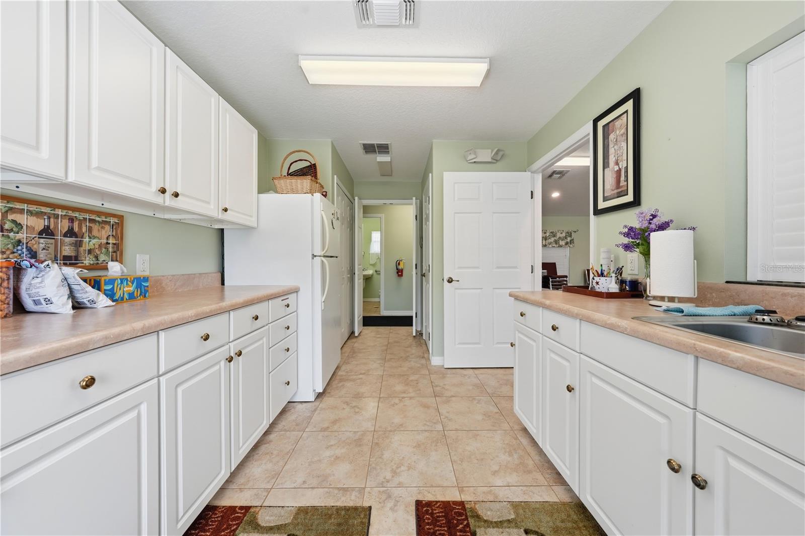 81 Twin Lake Cir, FL